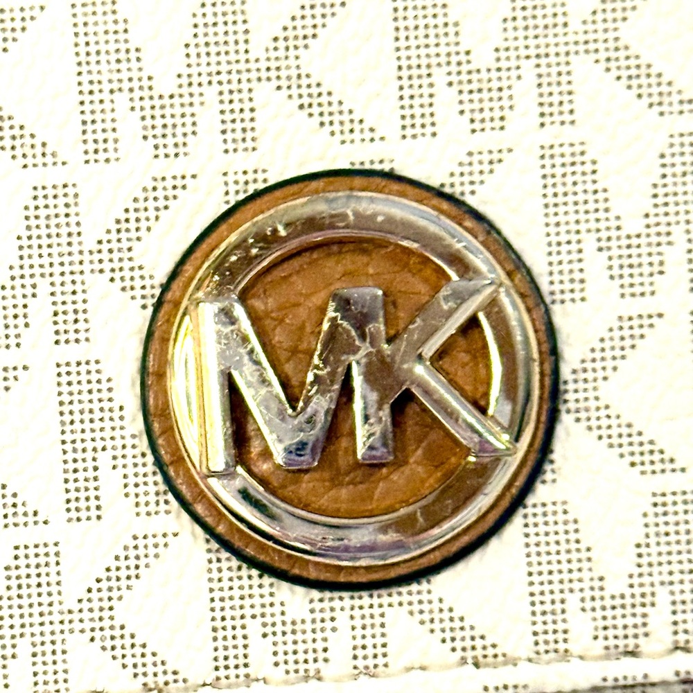 MK Gold Logo Cream Wallet - Picture 5 of 10